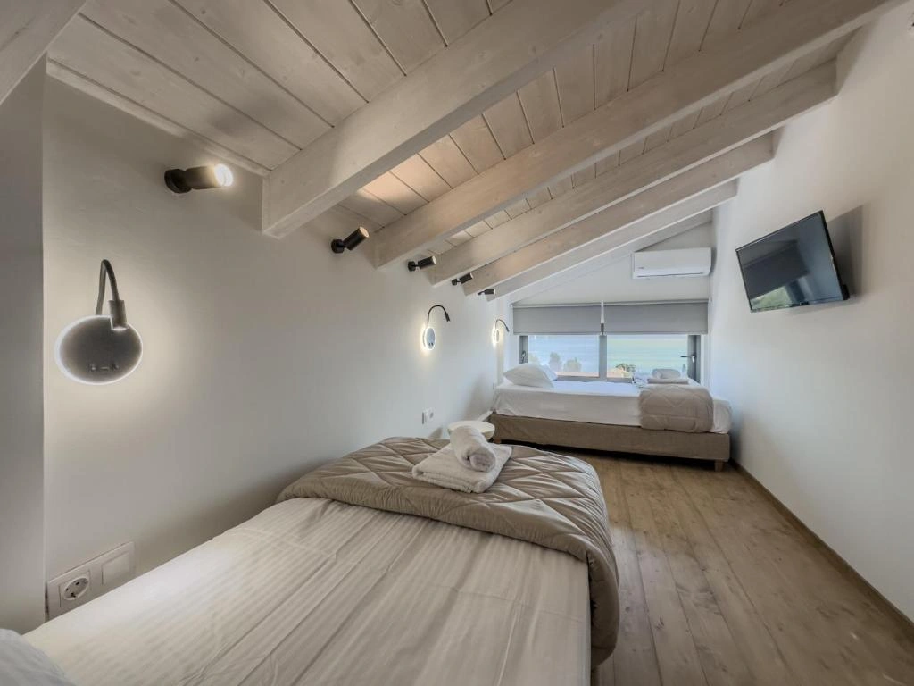 Suite 7 - Gallery 4